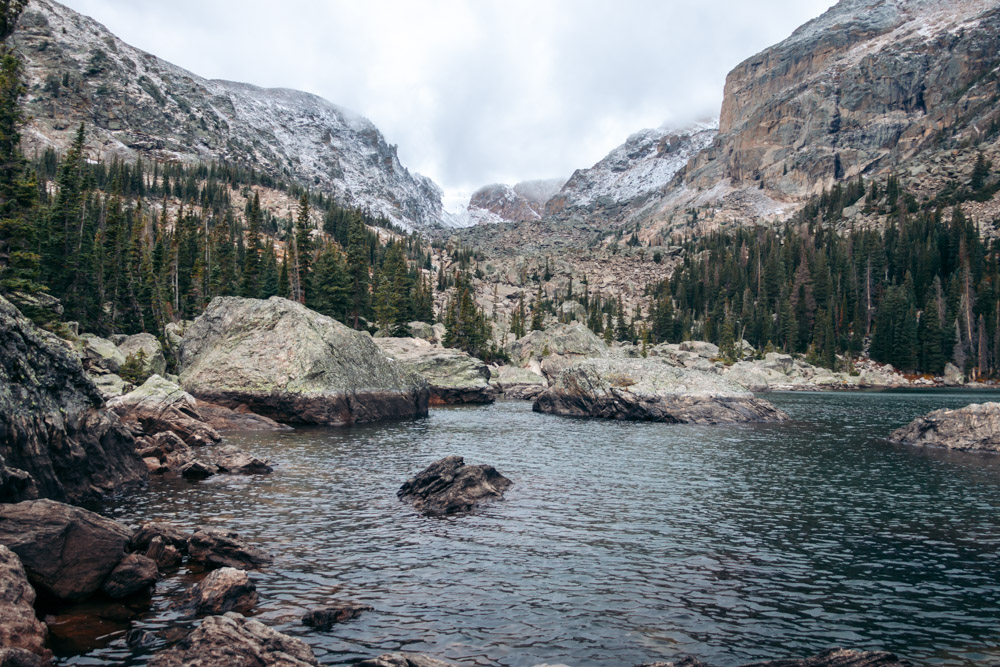 Lake Haiyaha Hike - Roads and Destinations