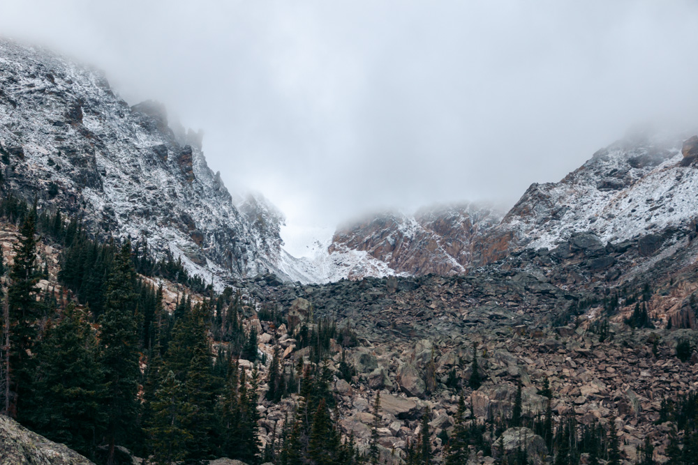 Lake Haiyaha Hike - Roads and Destinations