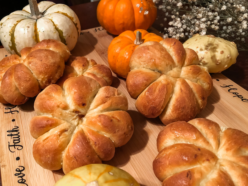 Bread buns with filling - Roads and Destinations