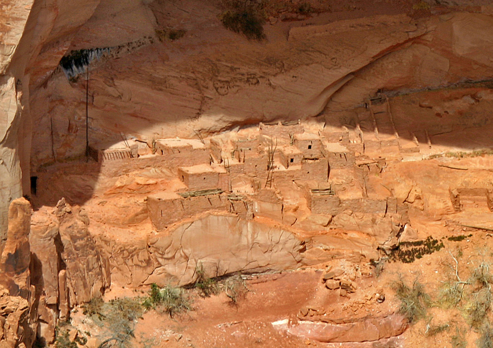 Ancient stand-alone structures and cliff dwellings in Arizona - Roads and Destinations