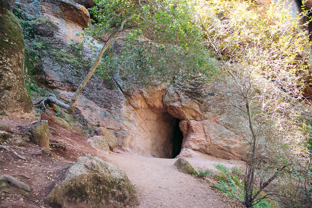 Hike Bear Gulch Cave and Rim Trails - Roads and Destinations