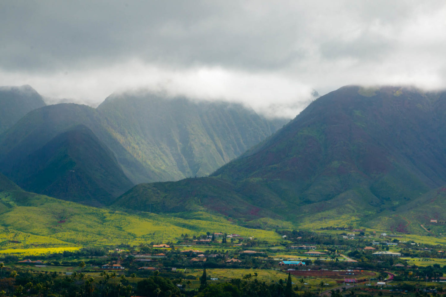 Hawaii - Roads and Destinations.