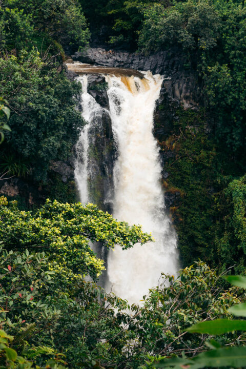 Makahiku Falls - Roads and Destinations