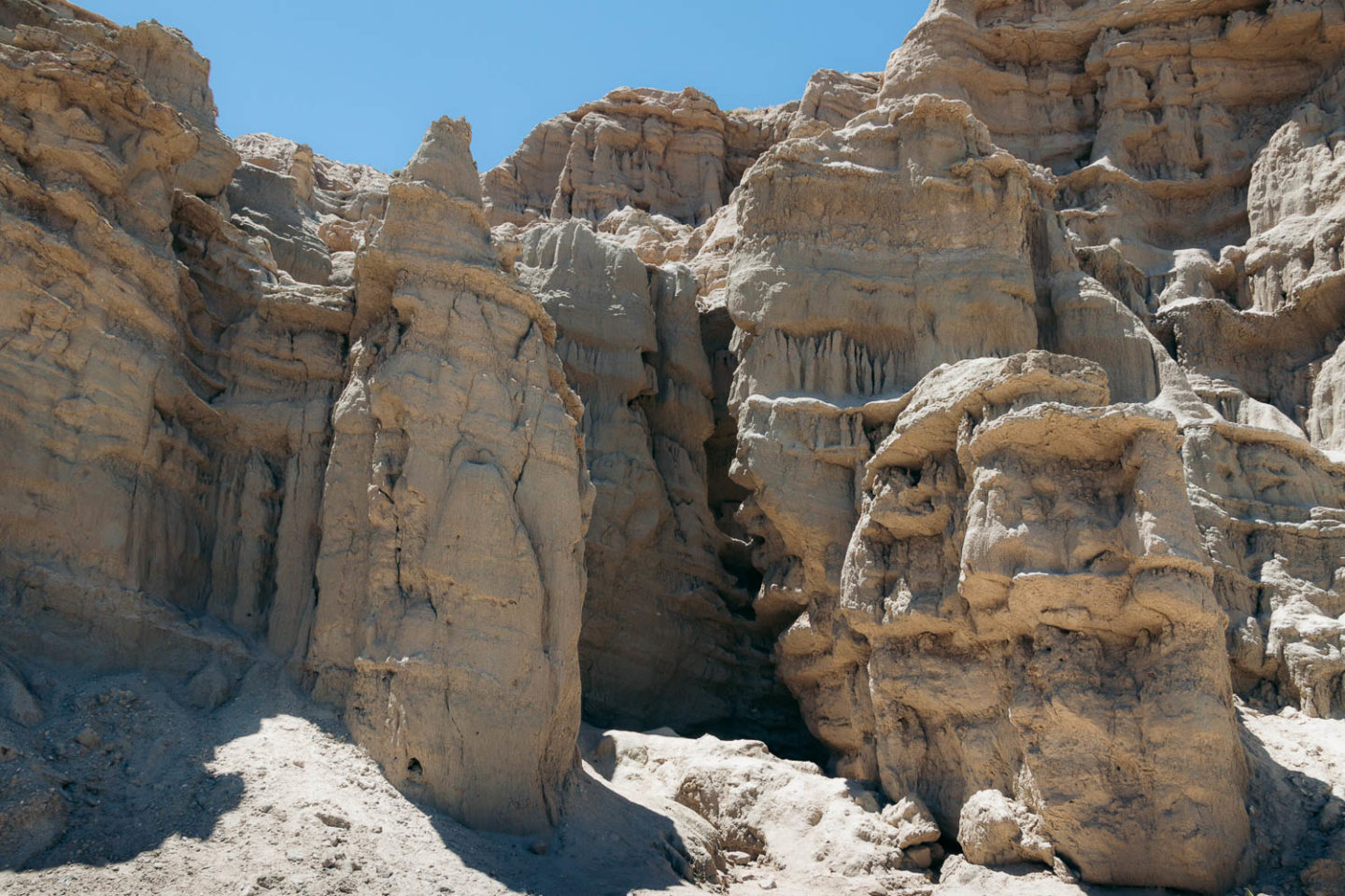 Hiking in Red Rock Canyon State Park, California - Roads and Destinations