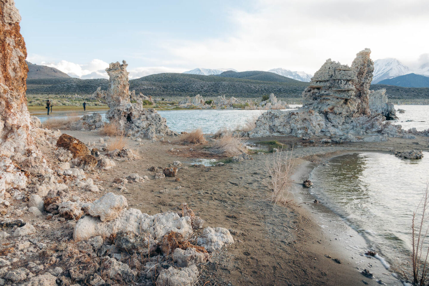 Mono Lake - Roads and Destinations