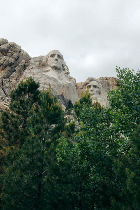 Midwest: Mount Rushmore - Roads and Destinations