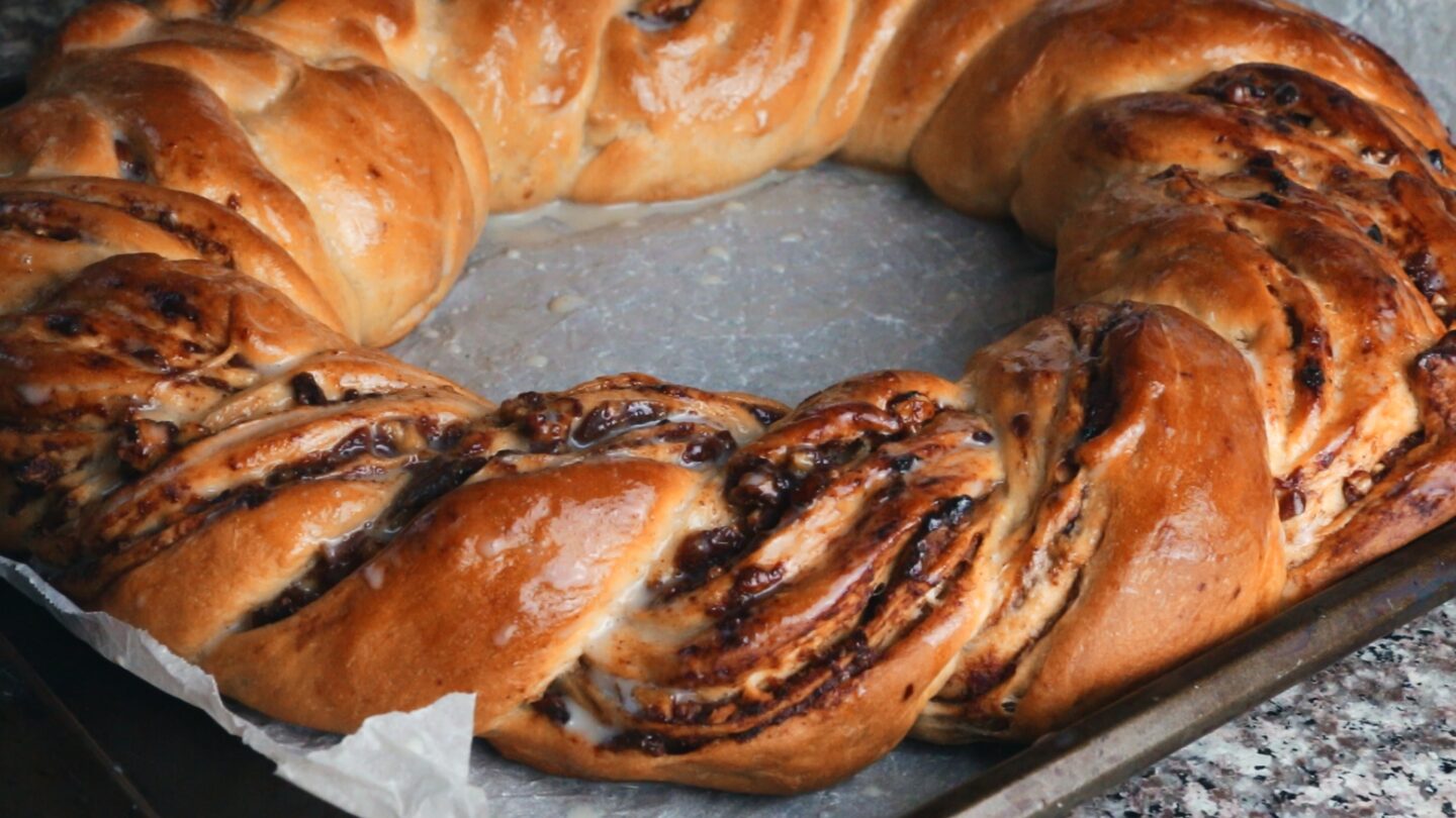 Cinnamon-walnut babka wreath - Roads and Destinations