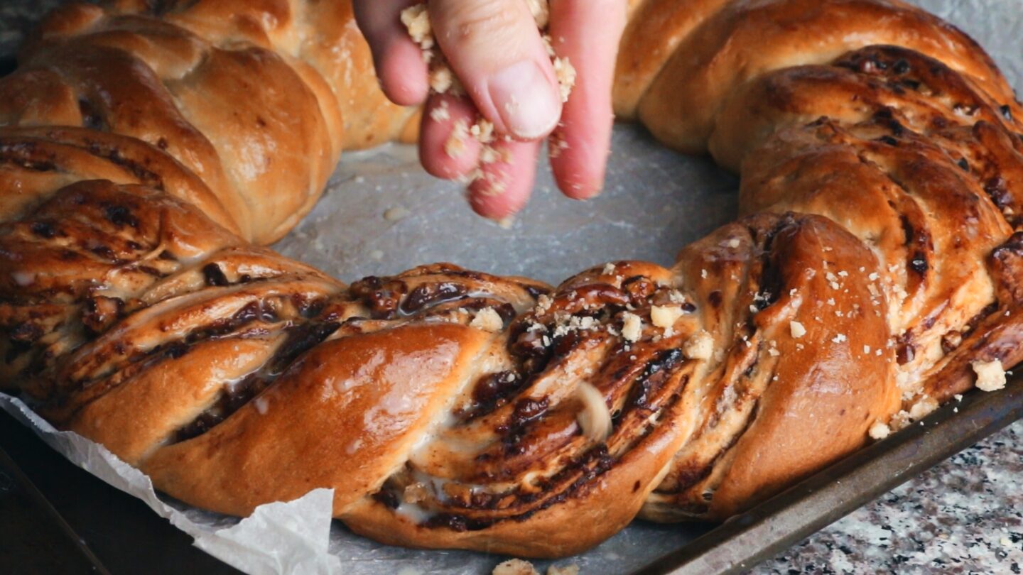 Cinnamon-walnut babka wreath - Roads and Destinations