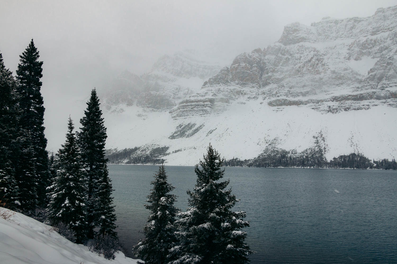 Bow Lake - Roads and Destinations