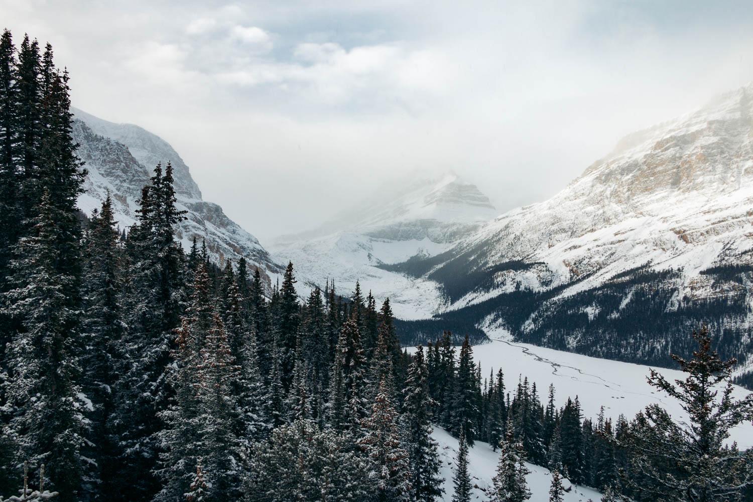 Banff National Park in November-early winter - Roads and Destinations