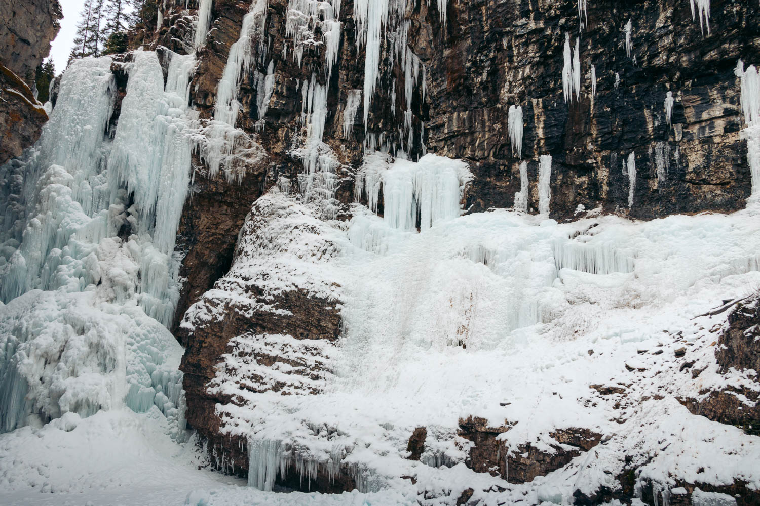 Johnston Canyon - Roads and Destinations